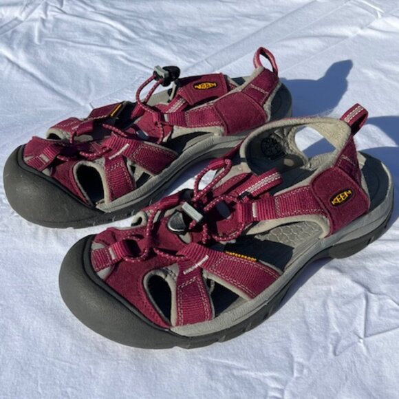 Keen Venice Closed Toe Waterproof Sandals, Women, 9.5, Wine/Maroon - Picture 2 of 4